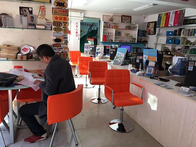 几万块能否开启图文快印店？创业成本与平面设计业务解析